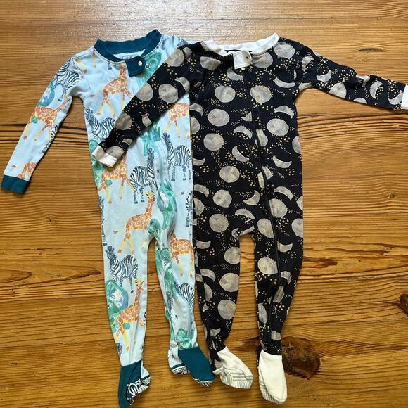 Burt's Bees Other - Burt's Bees full zip animal safari and celestial pajama set SIZE 18M